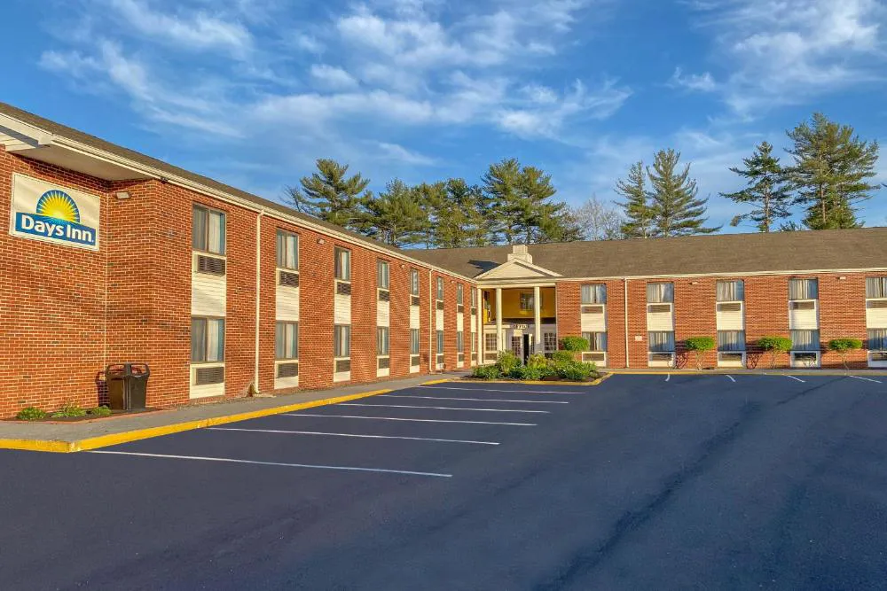 Days Inn by Wyndham Brunswick Bath Area hotel hero