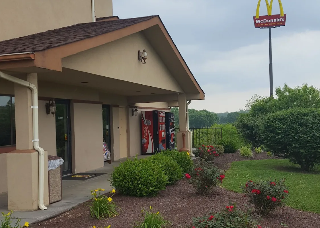 Super 8 by Wyndham Abingdon VA hotel hero