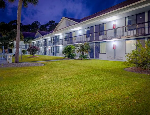 Super 8 by Wyndham Hardeeville/Savannah North hotel detail image 3