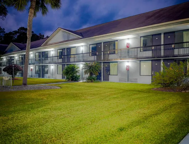 Super 8 by Wyndham Hardeeville/Savannah North hotel detail image 4