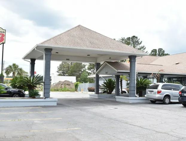 Super 8 by Wyndham Hardeeville/Savannah North hotel detail image 2