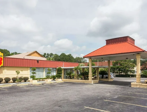 Super 8 by Wyndham Hardeeville/Savannah North hotel detail image 3