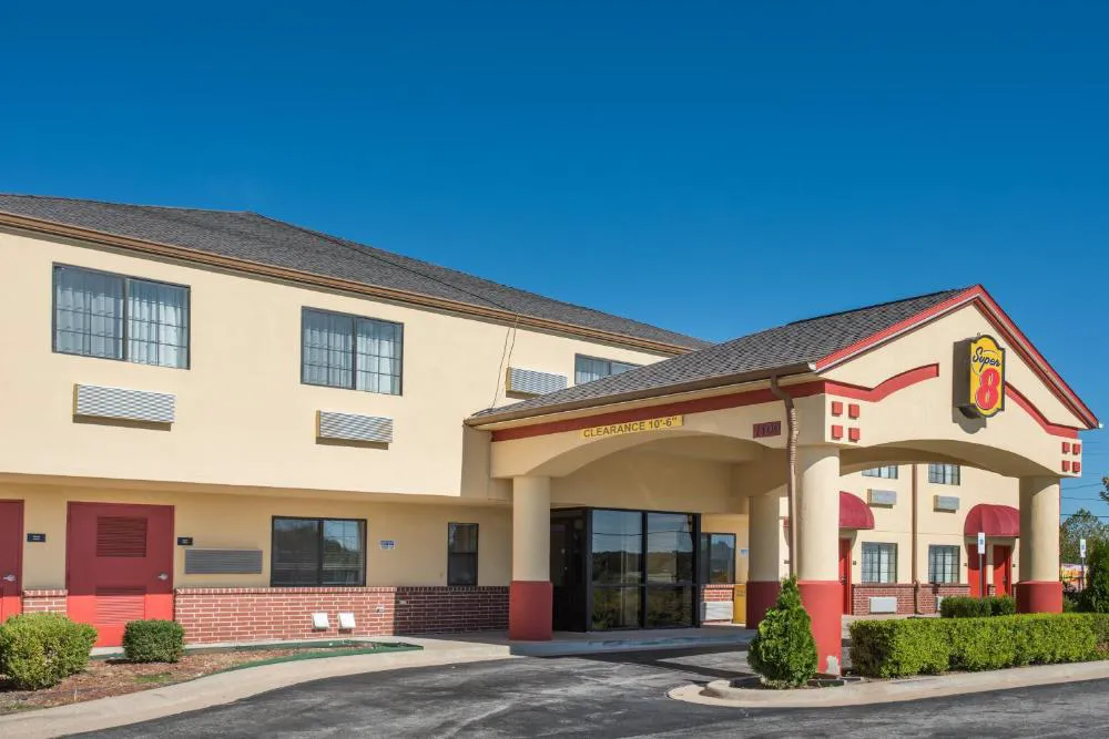 Super 8 by Wyndham Claremore OK hotel hero
