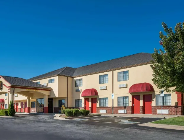 Super 8 by Wyndham Claremore OK hotel detail image 1