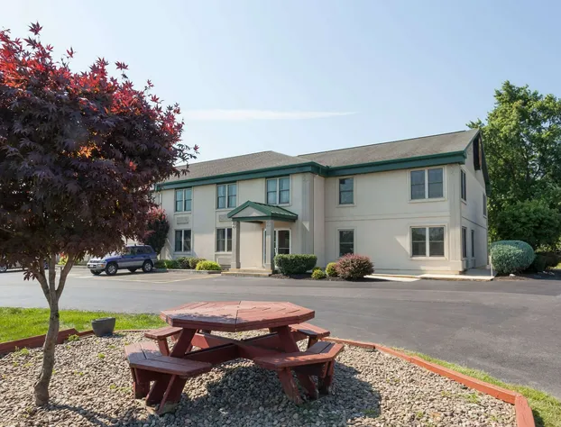 Super 8 by Wyndham Harrisburg Hershey West hotel detail image 3