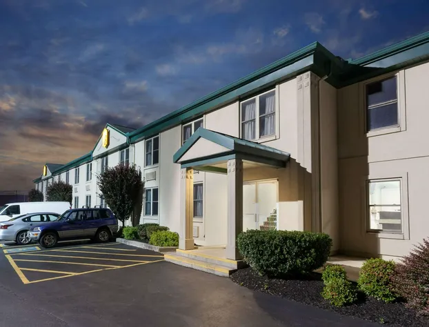 Super 8 by Wyndham Harrisburg Hershey West hotel detail image 2