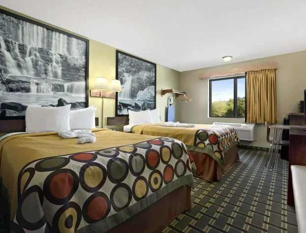 Super 8 by Wyndham Russellville hotel detail image 2