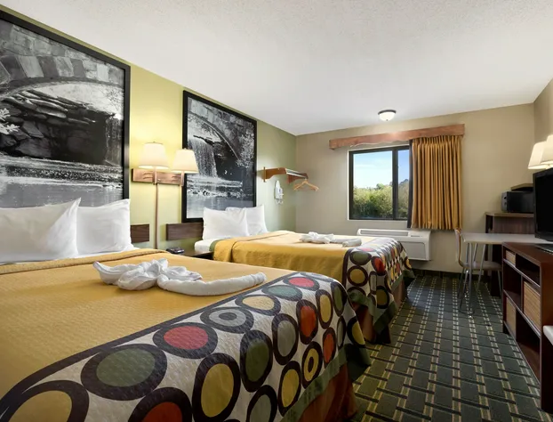 Super 8 by Wyndham Russellville hotel detail image 3