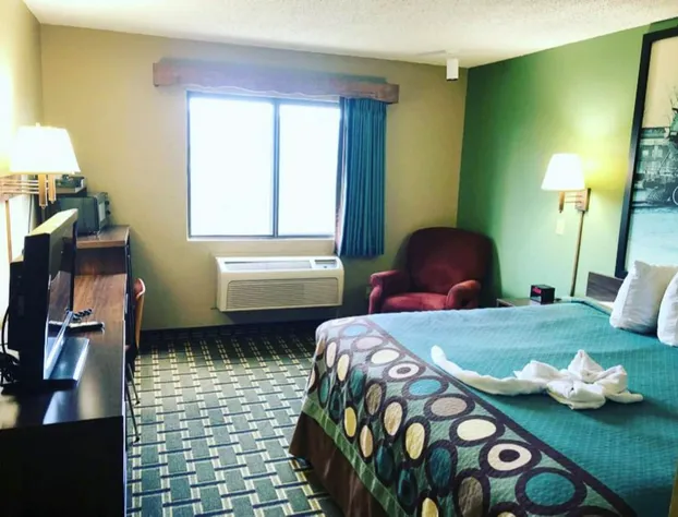 Super 8 by Wyndham Russellville hotel detail image 4