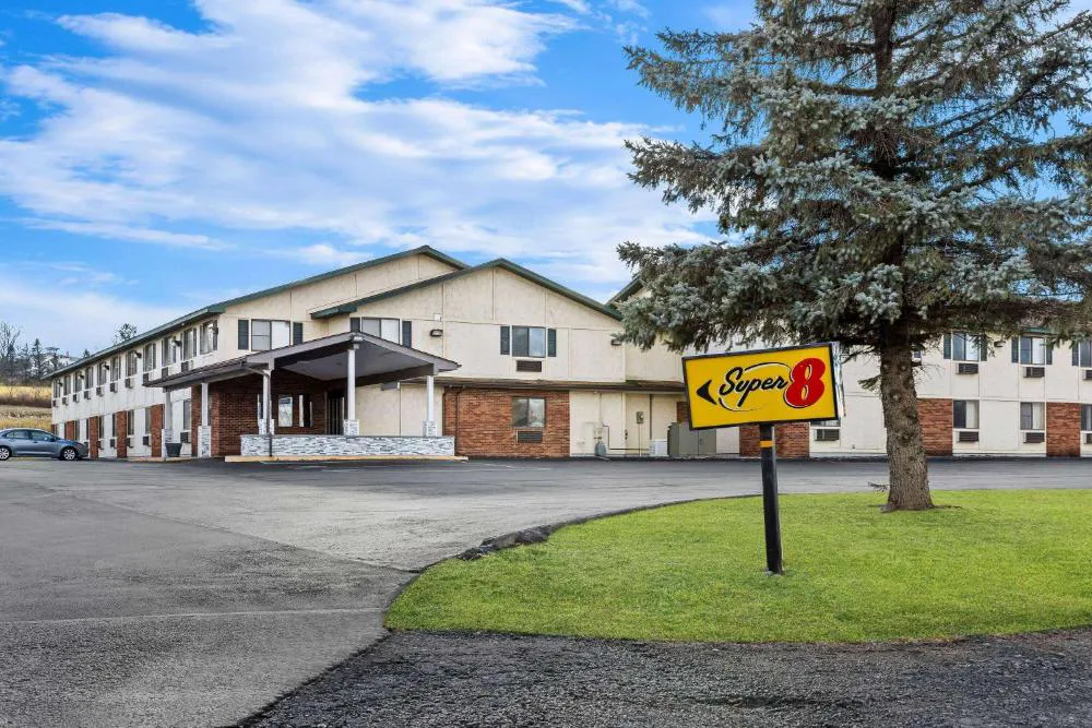 Super 8 by Wyndham Amsterdam hotel hero