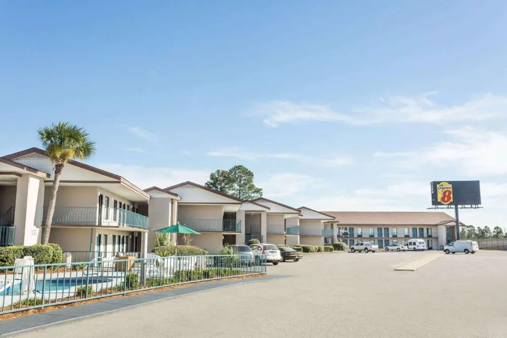 Super 8 by Wyndham Adel GA I-75 hotel hero