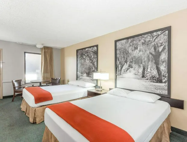 Super 8 by Wyndham Adel GA I-75 hotel detail image 2