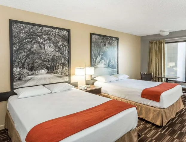 Super 8 by Wyndham Adel GA I-75 hotel detail image 3