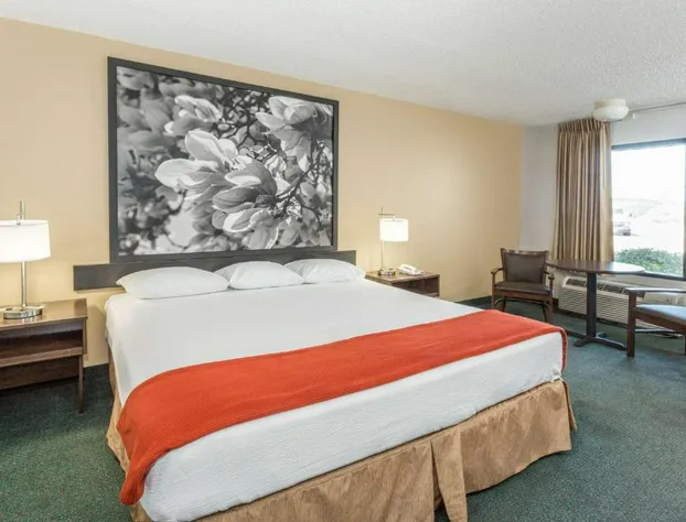 Super 8 by Wyndham Adel GA I-75 hotel detail image 4