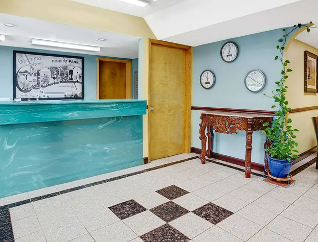 Super 8 by Wyndham Forest Park hotel detail image 2