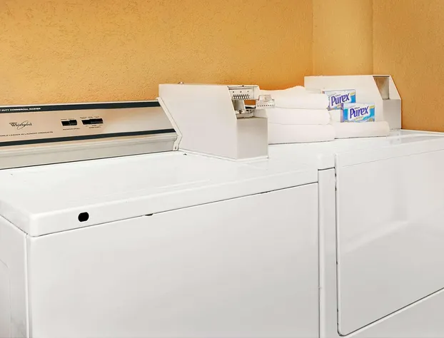 Super 8 by Wyndham Forest Park hotel detail image 4