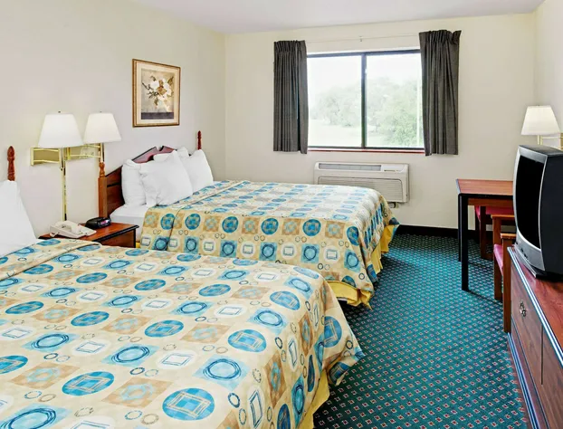 Super 8 by Wyndham Omaha Eppley Airport/Carter Lake hotel detail image 2