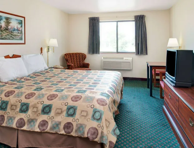Super 8 by Wyndham Omaha Eppley Airport/Carter Lake hotel detail image 4