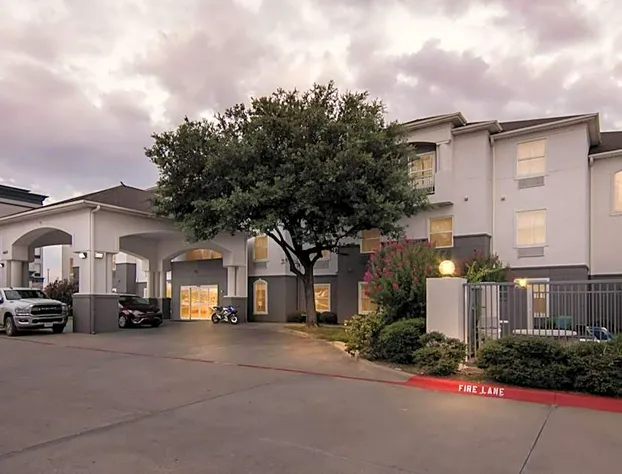 Super 8 by Wyndham Fort Worth Stockyards hotel detail image 3