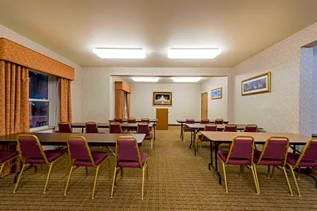 Super 8 by Wyndham Fort Worth Stockyards hotel detail image 4