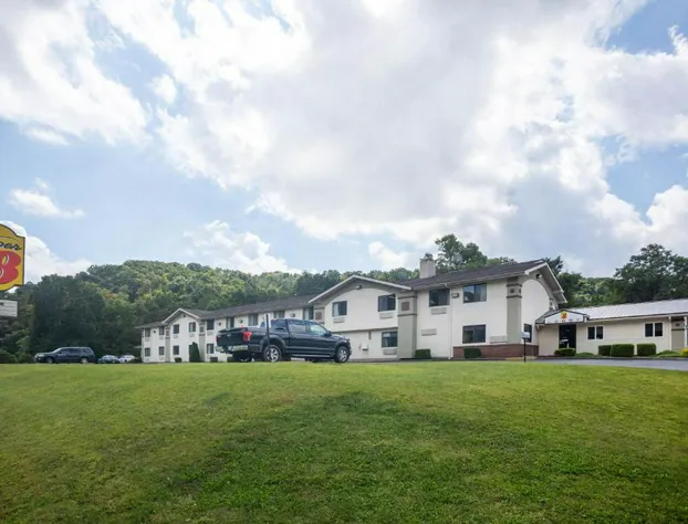 Super 8 by Wyndham Elkins hotel detail image 3