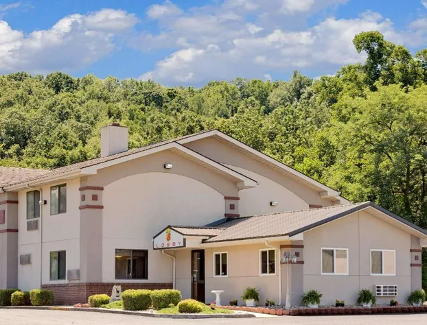 Super 8 by Wyndham Elkins hotel detail image 1