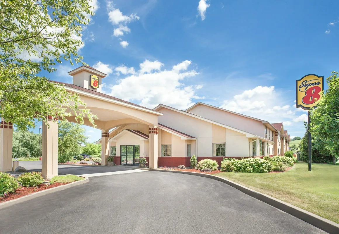 Super 8 by Wyndham Cobleskill NY hotel hero