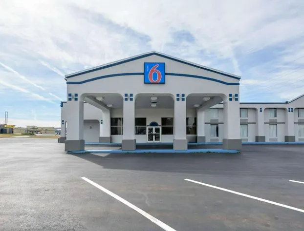 Motel 6 Forsyth, GA – Tift College hotel detail image 1