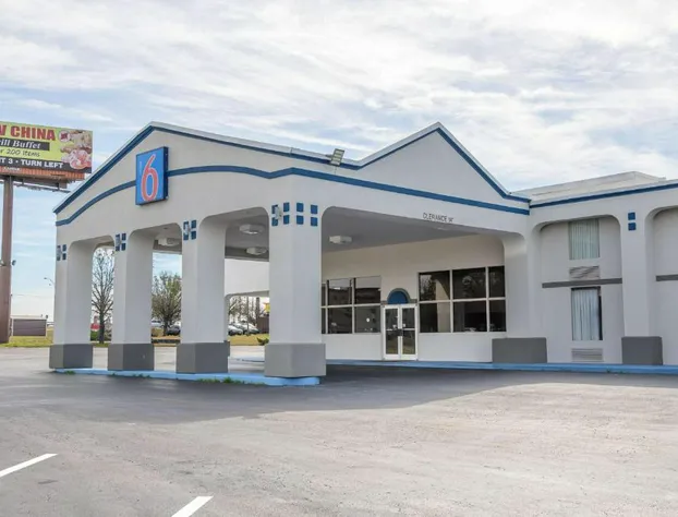 Motel 6 Forsyth, GA – Tift College hotel detail image 1