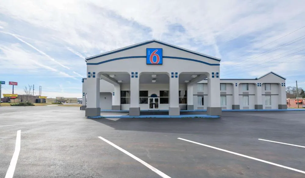 Motel 6 Forsyth, GA – Tift College hotel hero