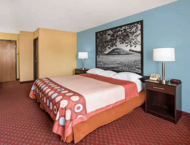 Super 8 by Wyndham Troy IL/St. Louis Area hotel detail image 3