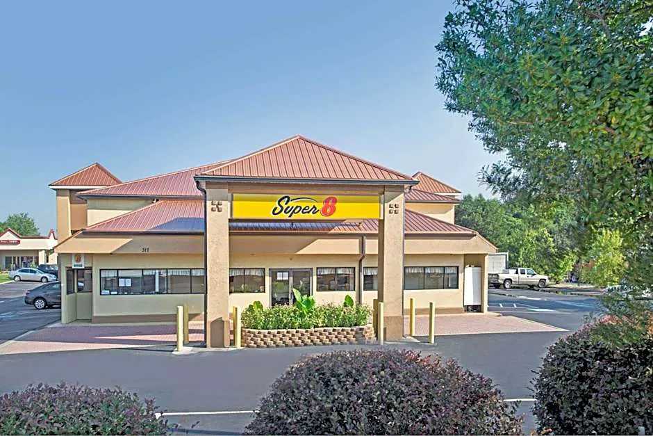 Super 8 by Wyndham Suwanee hotel hero