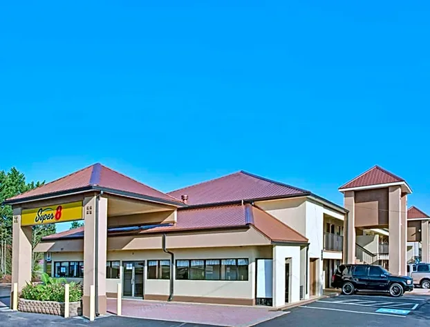 Super 8 by Wyndham Suwanee hotel detail image 3