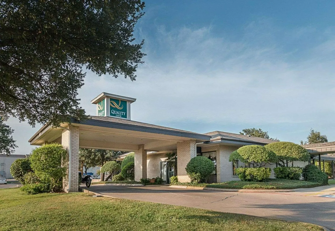 Quality Inn Ennis hotel hero