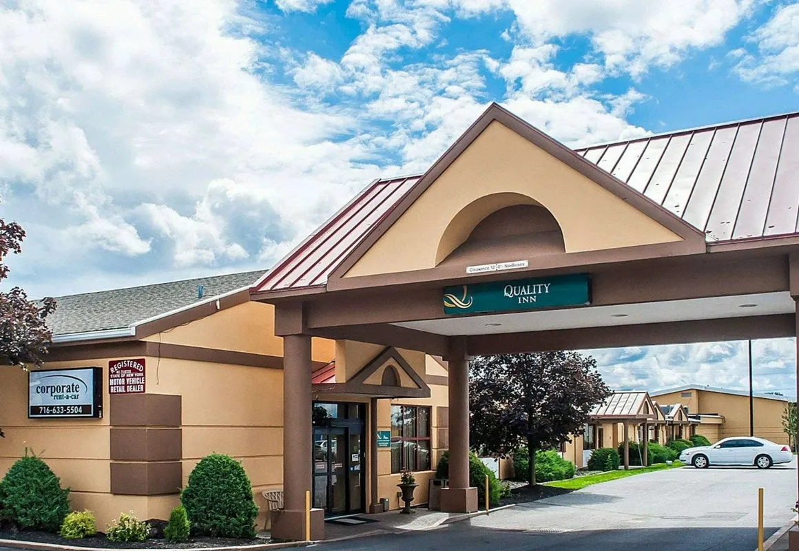 Quality Inn Buffalo Airport hotel hero
