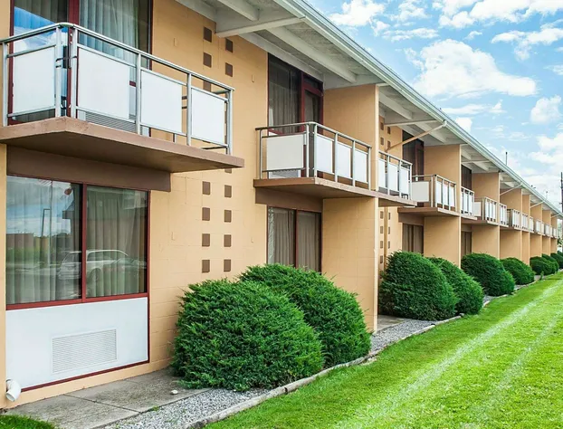 Quality Inn Buffalo Airport hotel detail image 2