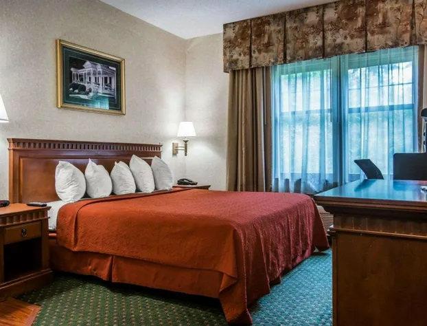 Econo Lodge Glens Falls / Lake George hotel detail image 4