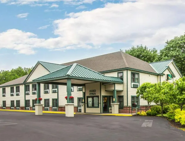 Econo Lodge Glens Falls / Lake George hotel detail image 1