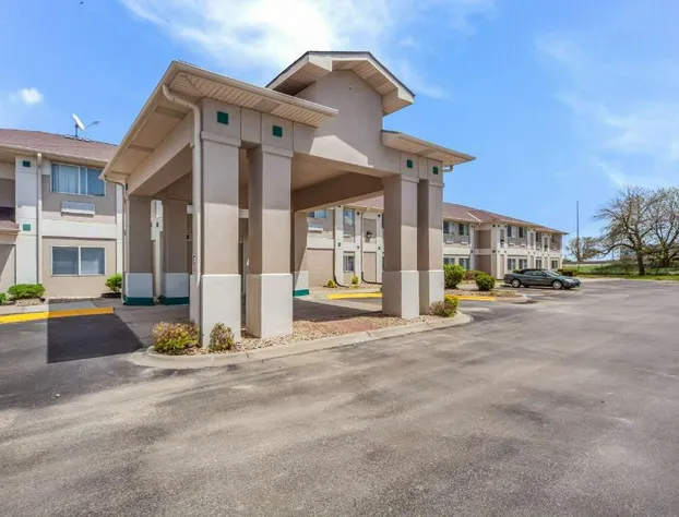 Quality Inn & Suites Omaha Chalco hotel detail image 1