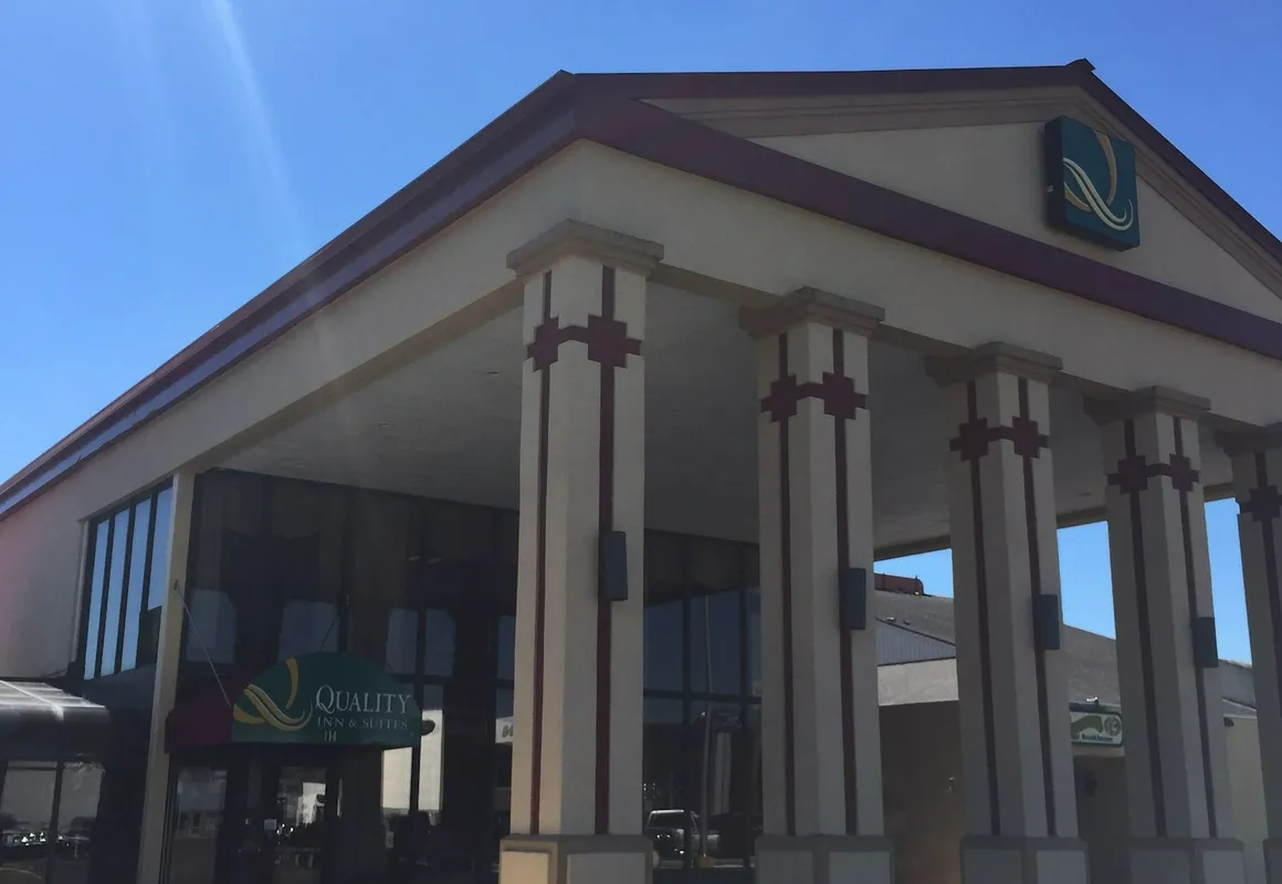 Quality Inn and Suites Kingston hotel hero