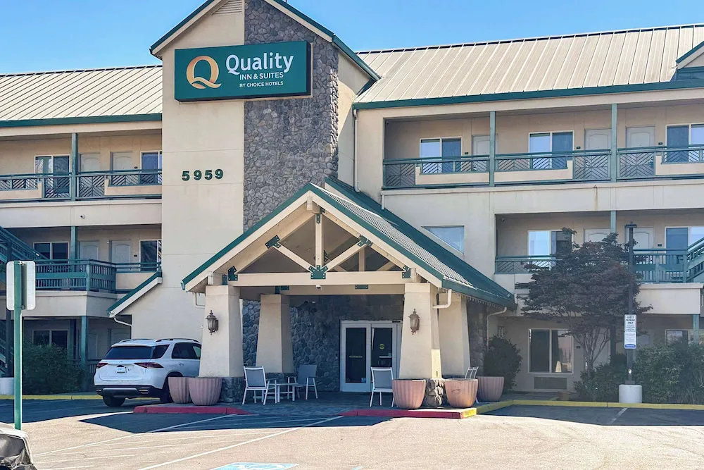Quality Inn & Suites Livermore Wine Country hotel hero