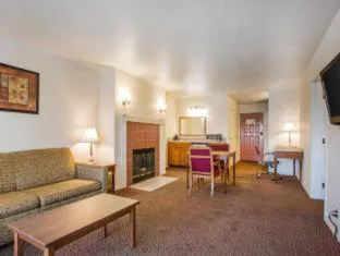 Quality Inn & Suites Tulare hotel detail image 1