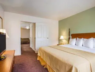 Quality Inn & Suites Tulare hotel detail image 4