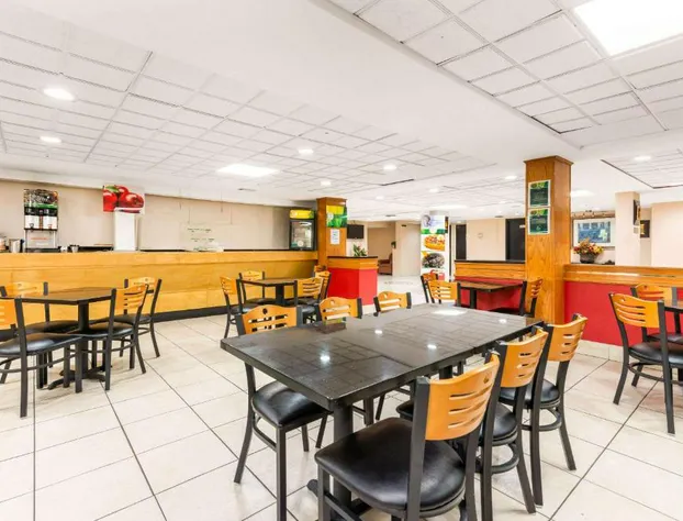 Quality Inn & Suites Orlando Airport hotel detail image 4