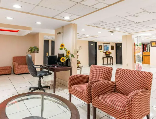 Quality Inn & Suites Orlando Airport hotel detail image 2