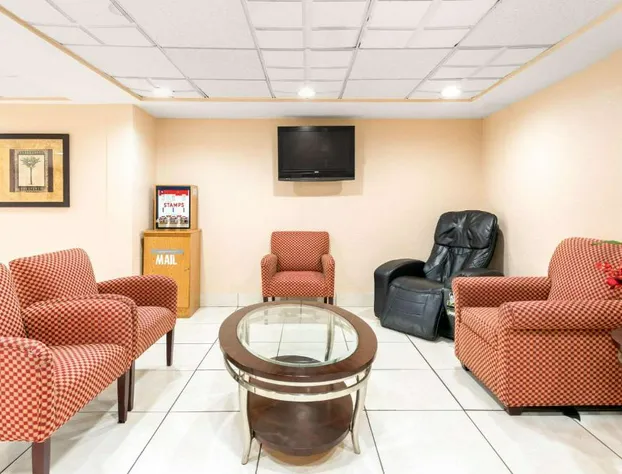 Quality Inn & Suites Orlando Airport hotel detail image 3