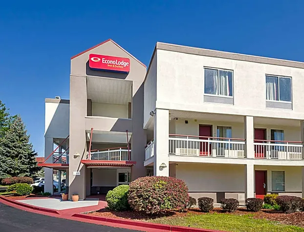 Econo Lodge Inn & Suites hotel detail image 1