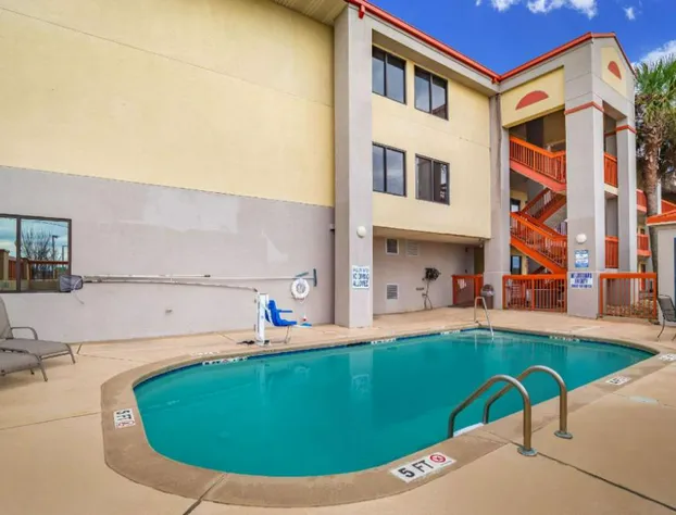 Quality Inn & Suites Ft. Jackson Maingate hotel detail image 4