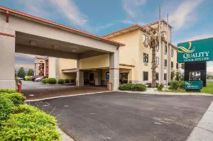 Quality Inn & Suites Ft. Jackson Maingate hotel hero