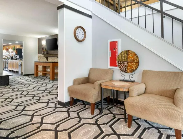 Quality Inn & Suites Mayo Clinic Area hotel detail image 3